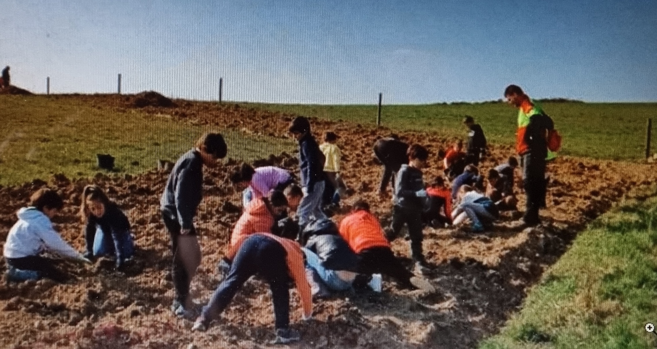 ELEVES AVEC LES CHASSEURS MARS 2023.jpg