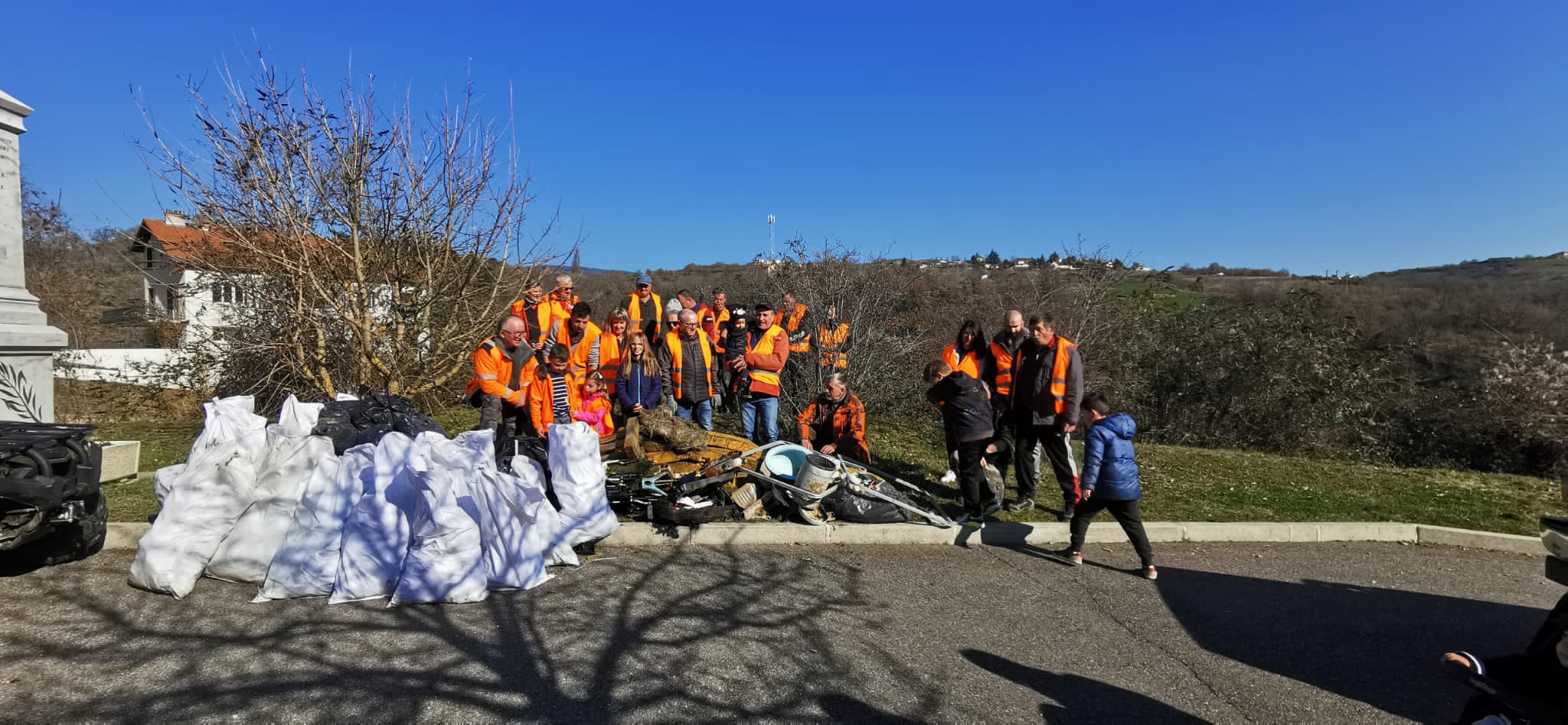 PHOTO RETOUR JOURNEE PROPRETE 9.jpg