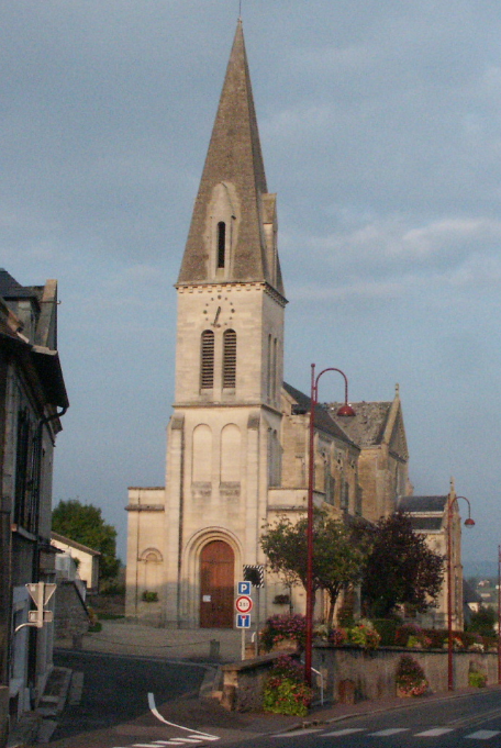 Troarn façade éclairée V.png