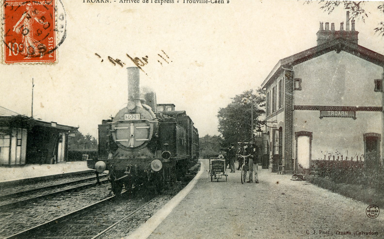 L'express de Trouville en gare de Troarn