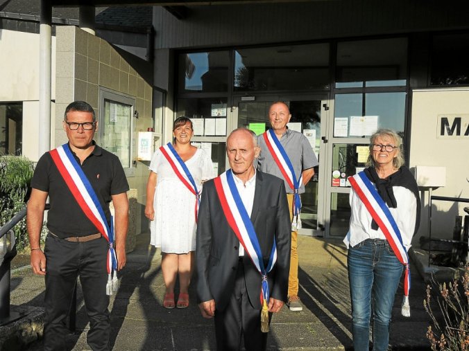 arnaud-lelievre-premier-adjoint-sandrina-mendes-marcel_5177501_676x507p.jpg
