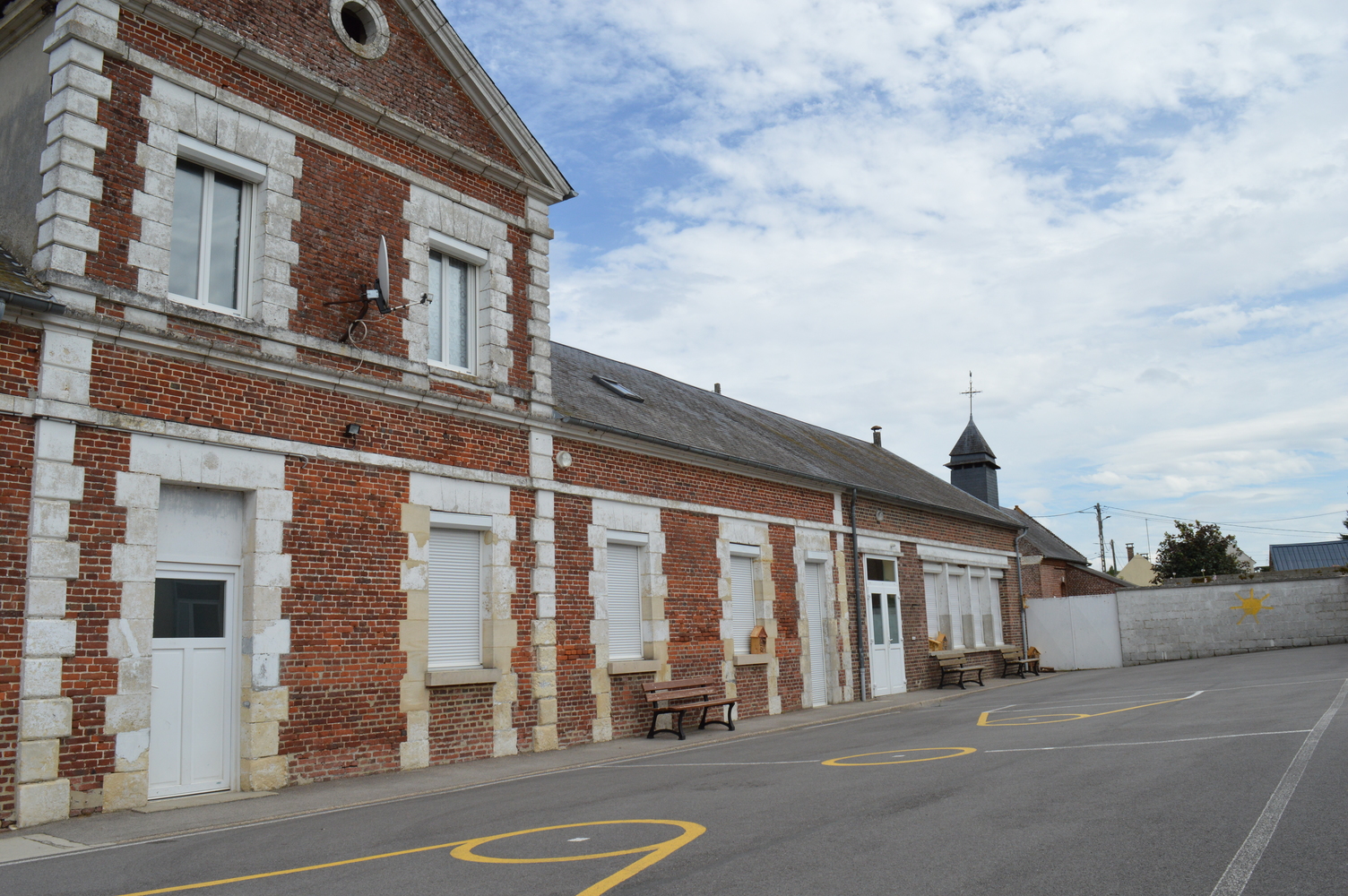 ecole hedencourt.jpg