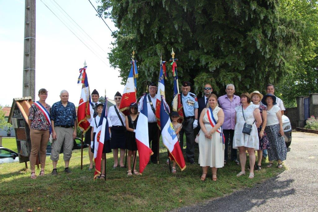 PHOTO DE GROUPE HOMMAGE ANDRE THIERRY.jpg