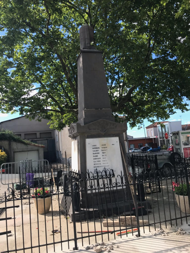 grilles monument aux morts.jpg