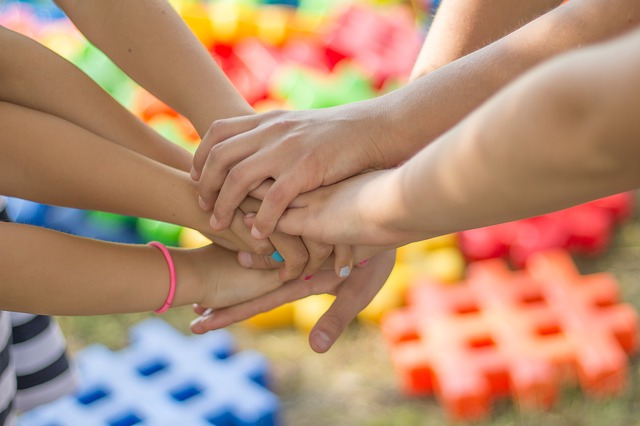 enfants-mains-conseil.jpg