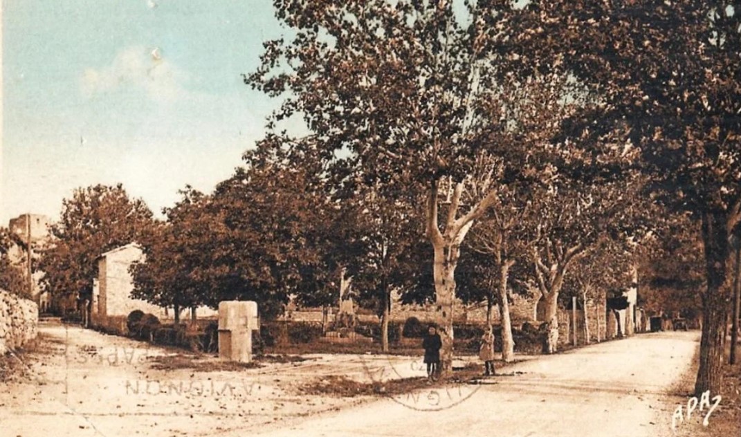 vieille photo Bascule Monument aux Morts.jpg