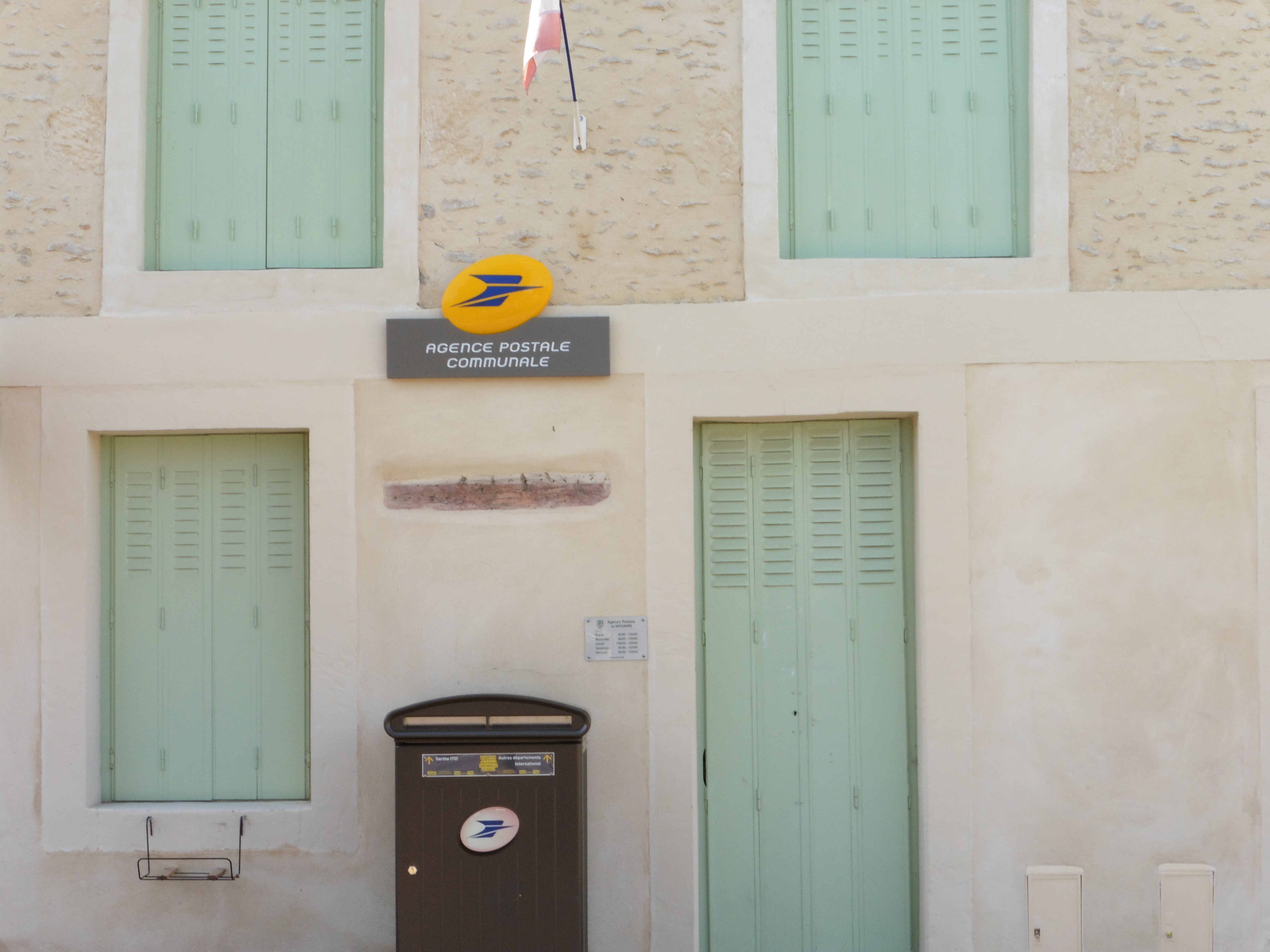 photo de la poste de nouans.jpg