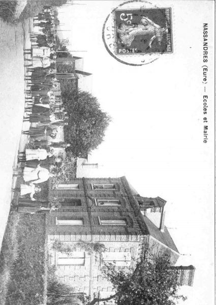 mairie et école Nassandres.jpg