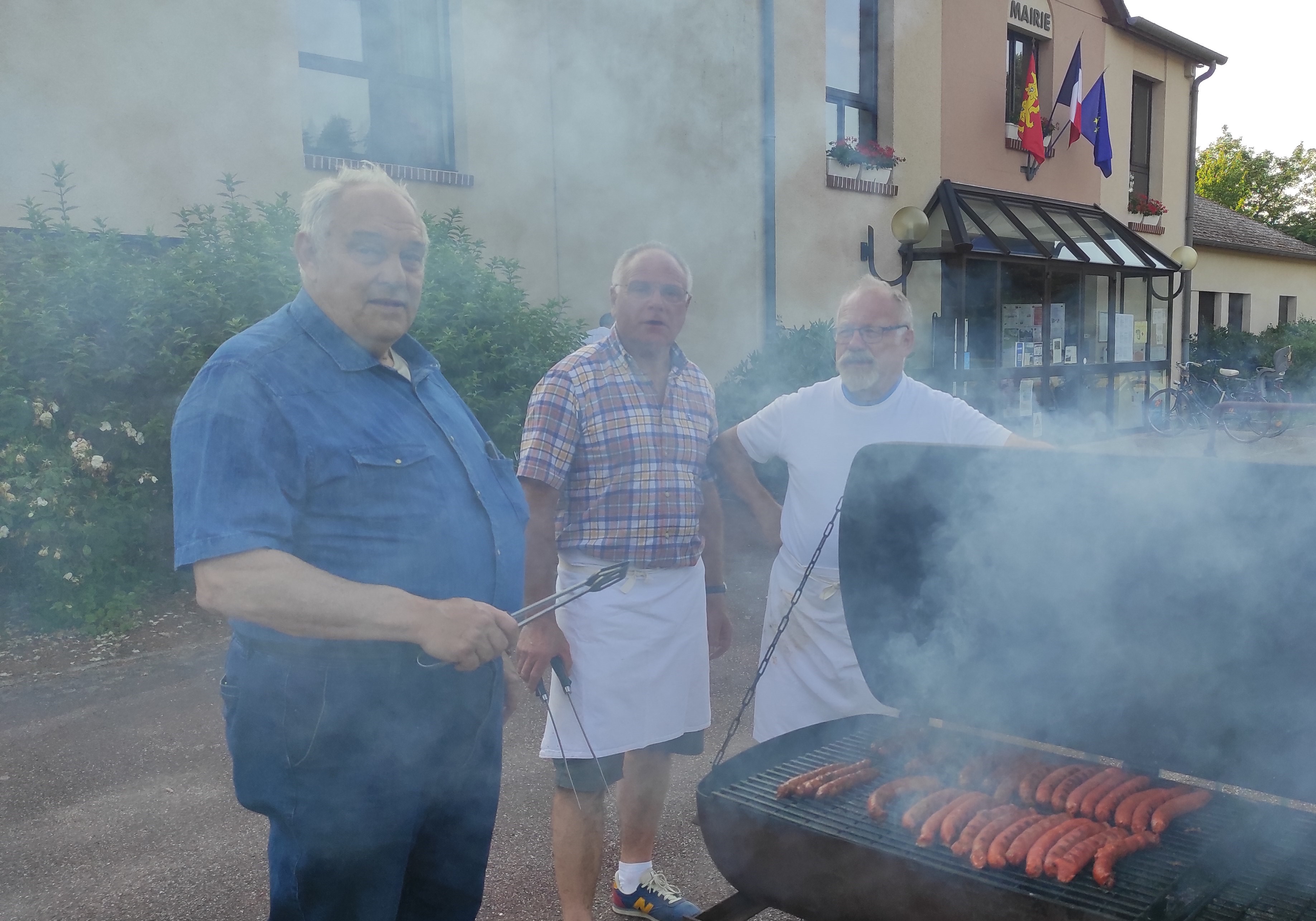 Les hommes au barbecue.jpg