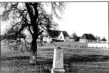 Perriers la Campagne Stèle à la mémoire du prince Kita.jpg