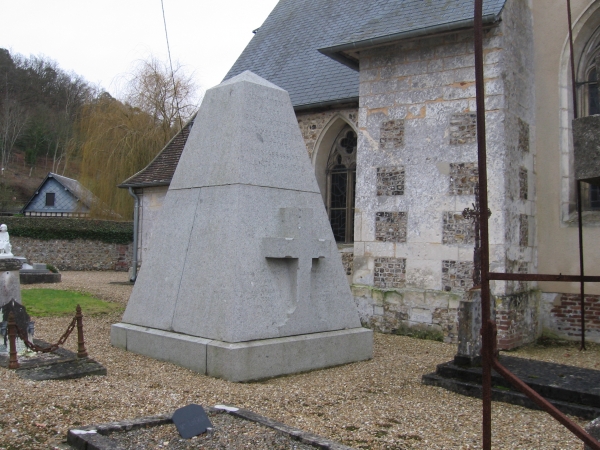 Nassandres monument en mémoire de la famille assassinée 1898.jpg