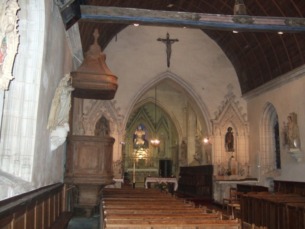 Nassandres intérieur de l_église de Nassandres.jpg