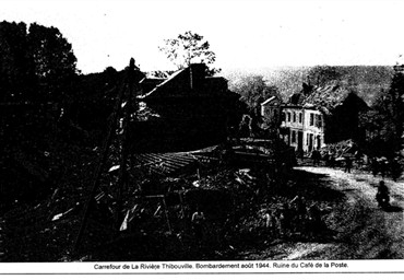La Rivière Thibouville Bombardement Ruine du café de la poste-3-.jpg