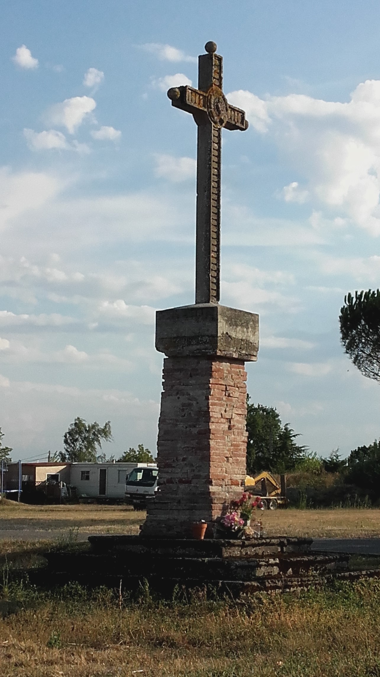 Croix Chapelle avant.jpg