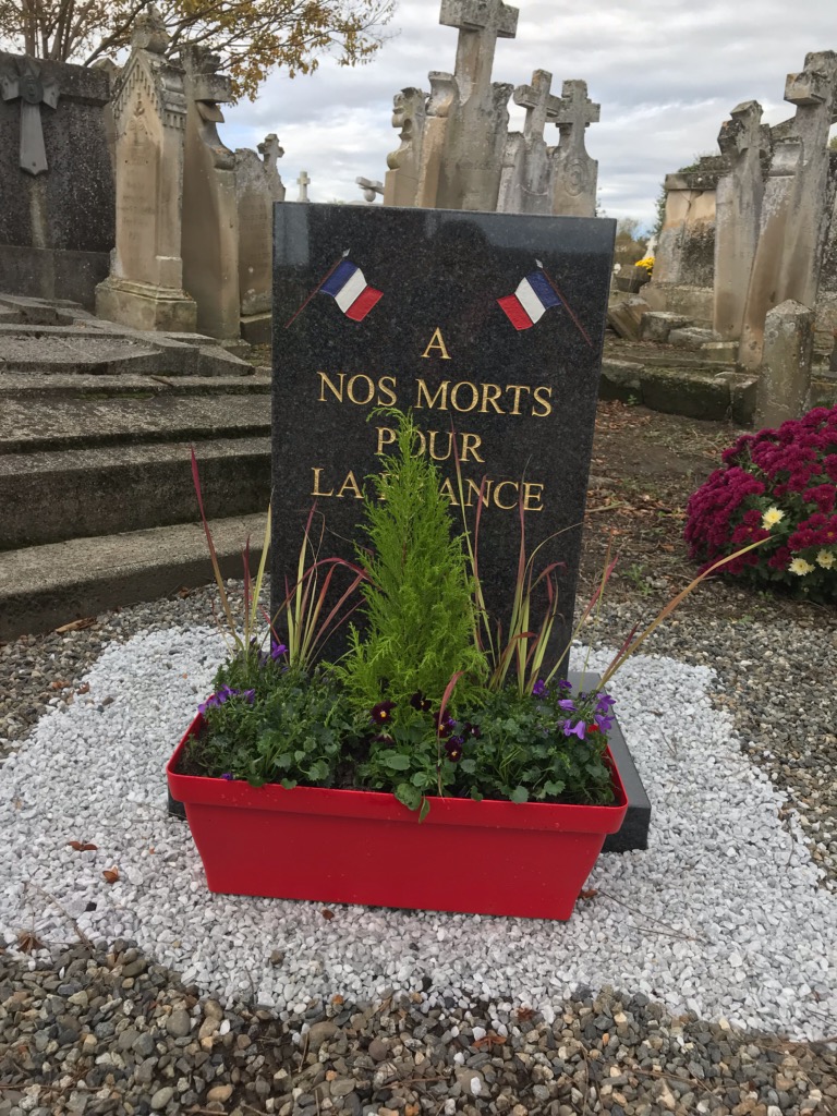 Cimétière stèle.jpg