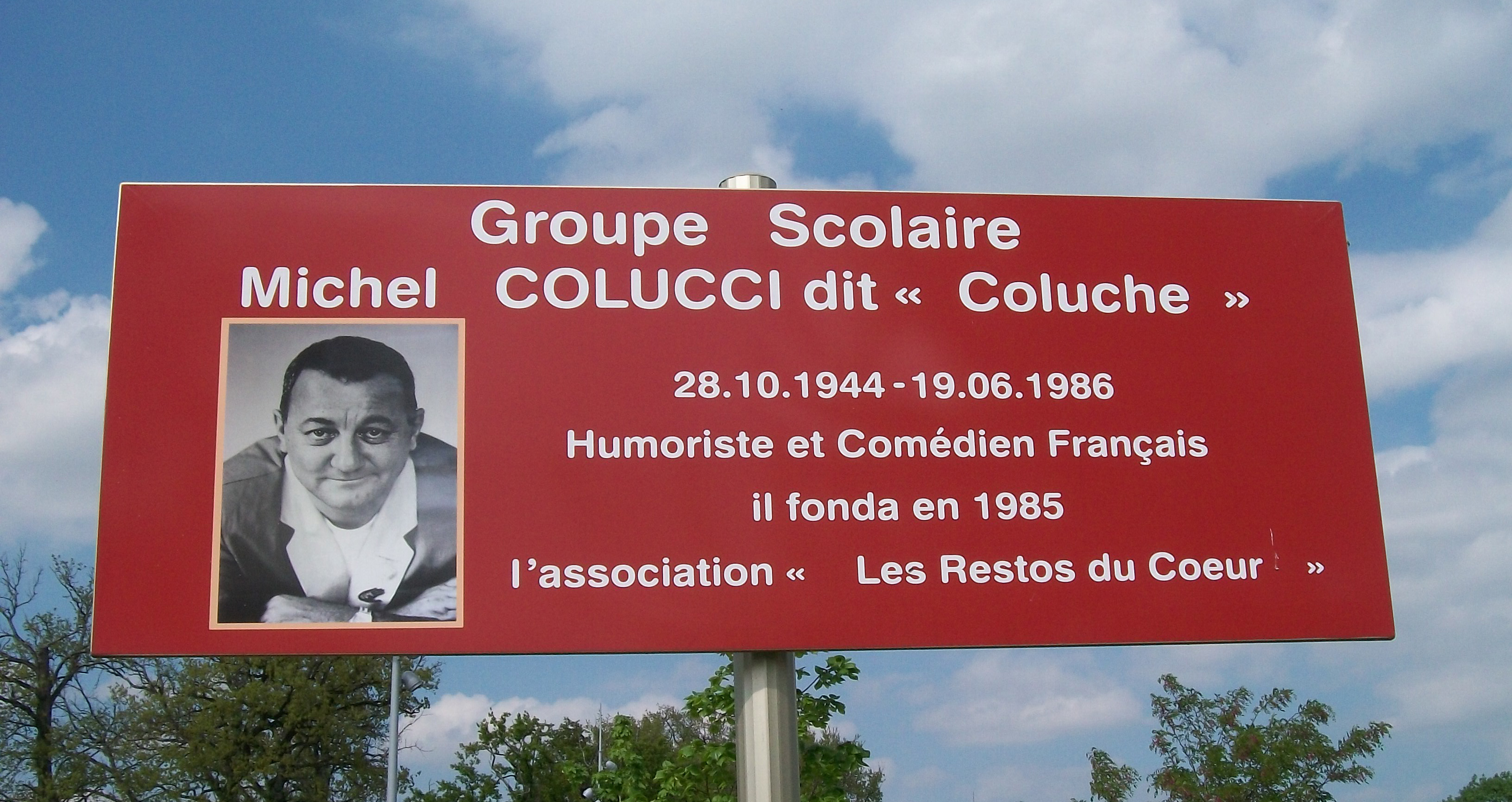 Ecole - Panneau Coluche.jpg