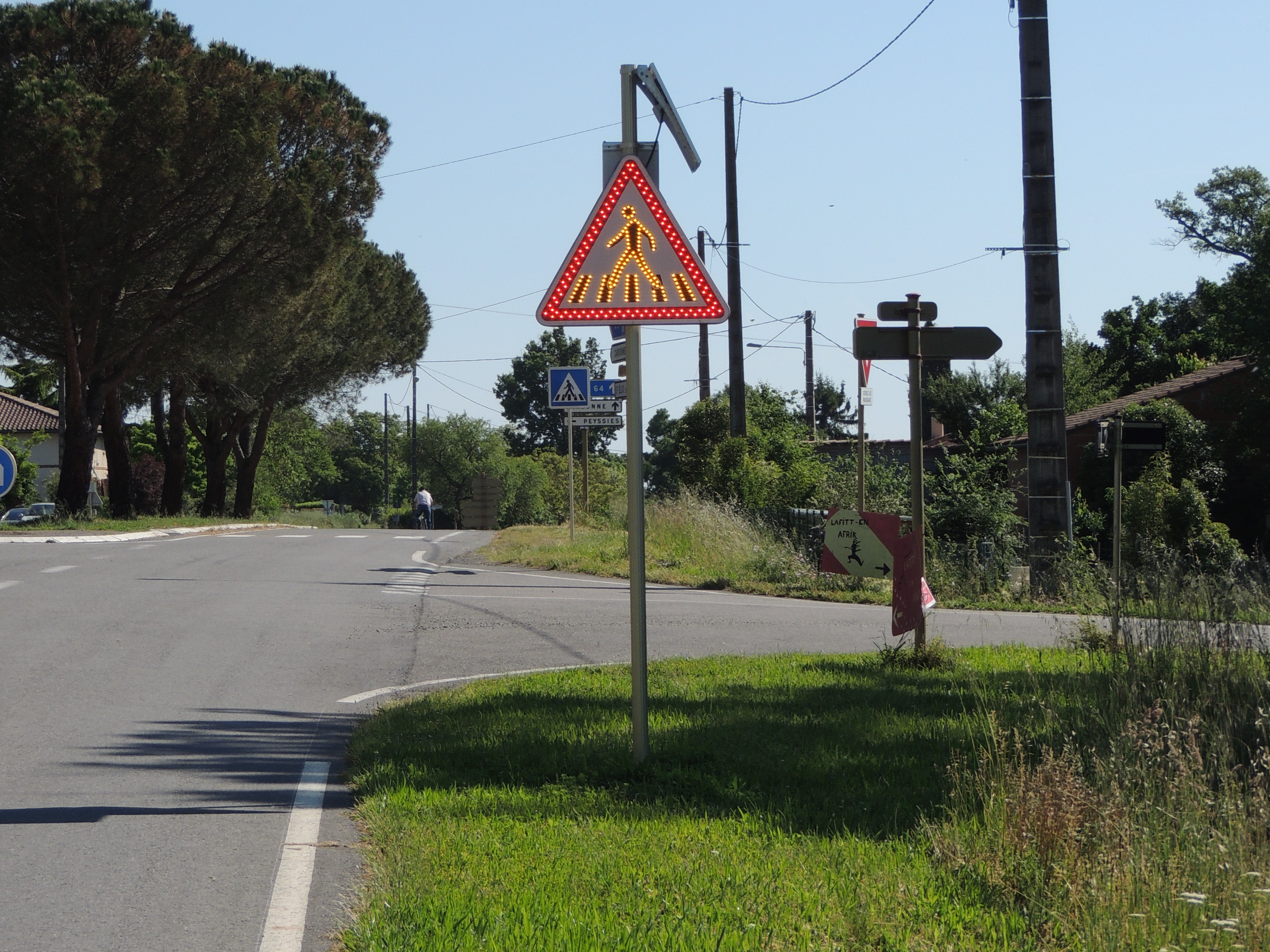 Voirie panneau averti piéton