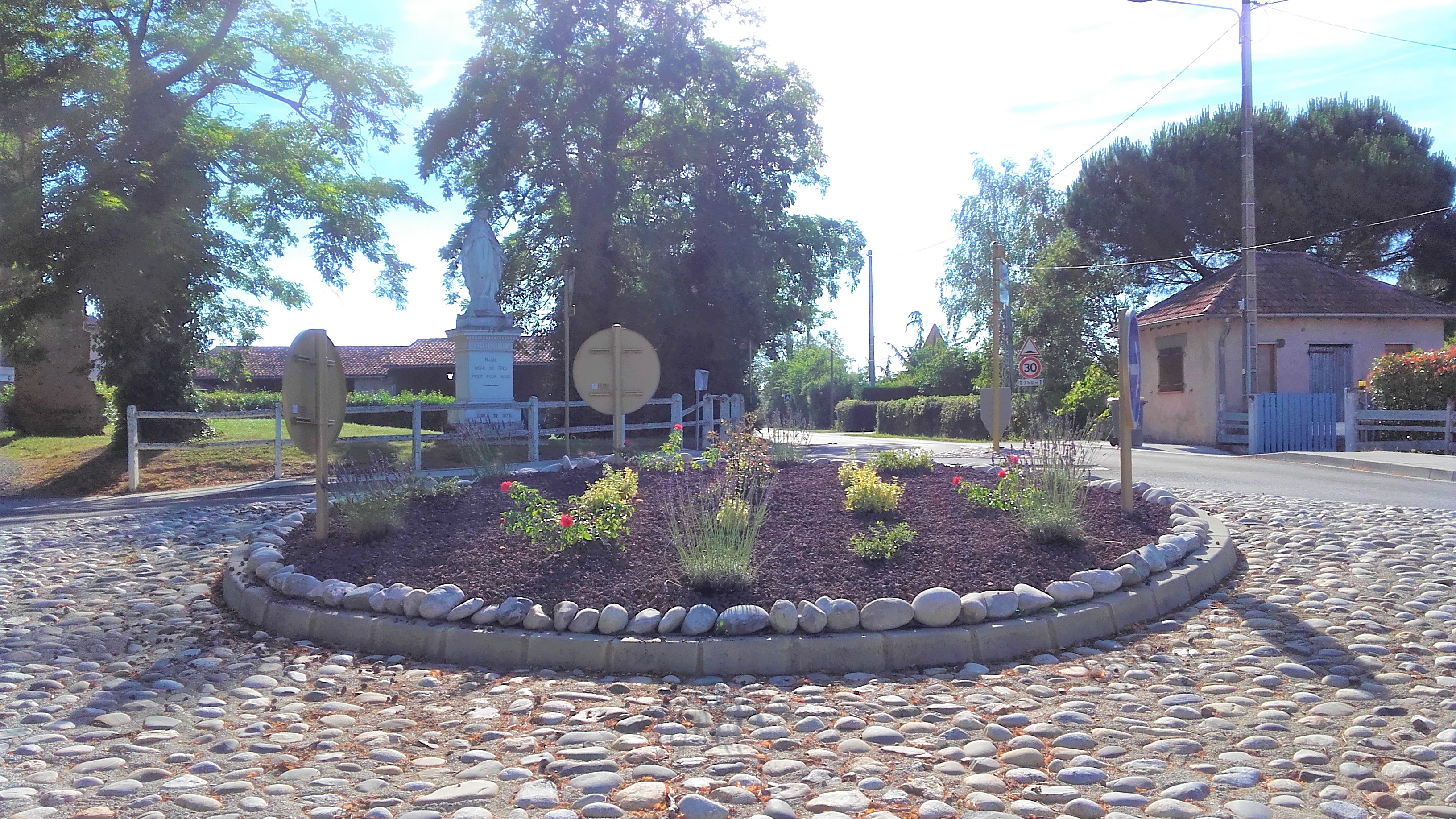 Rond point Vierge après.jpg