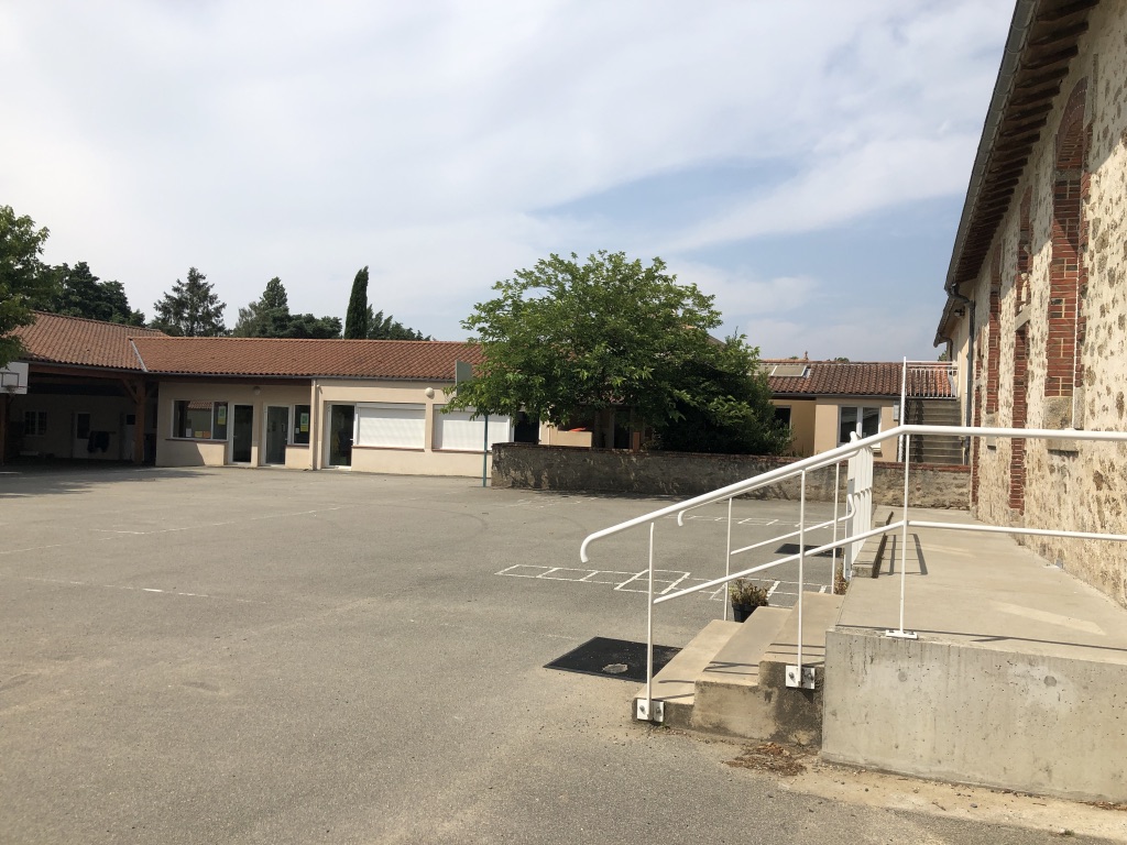 Cour école privée 2.jpg