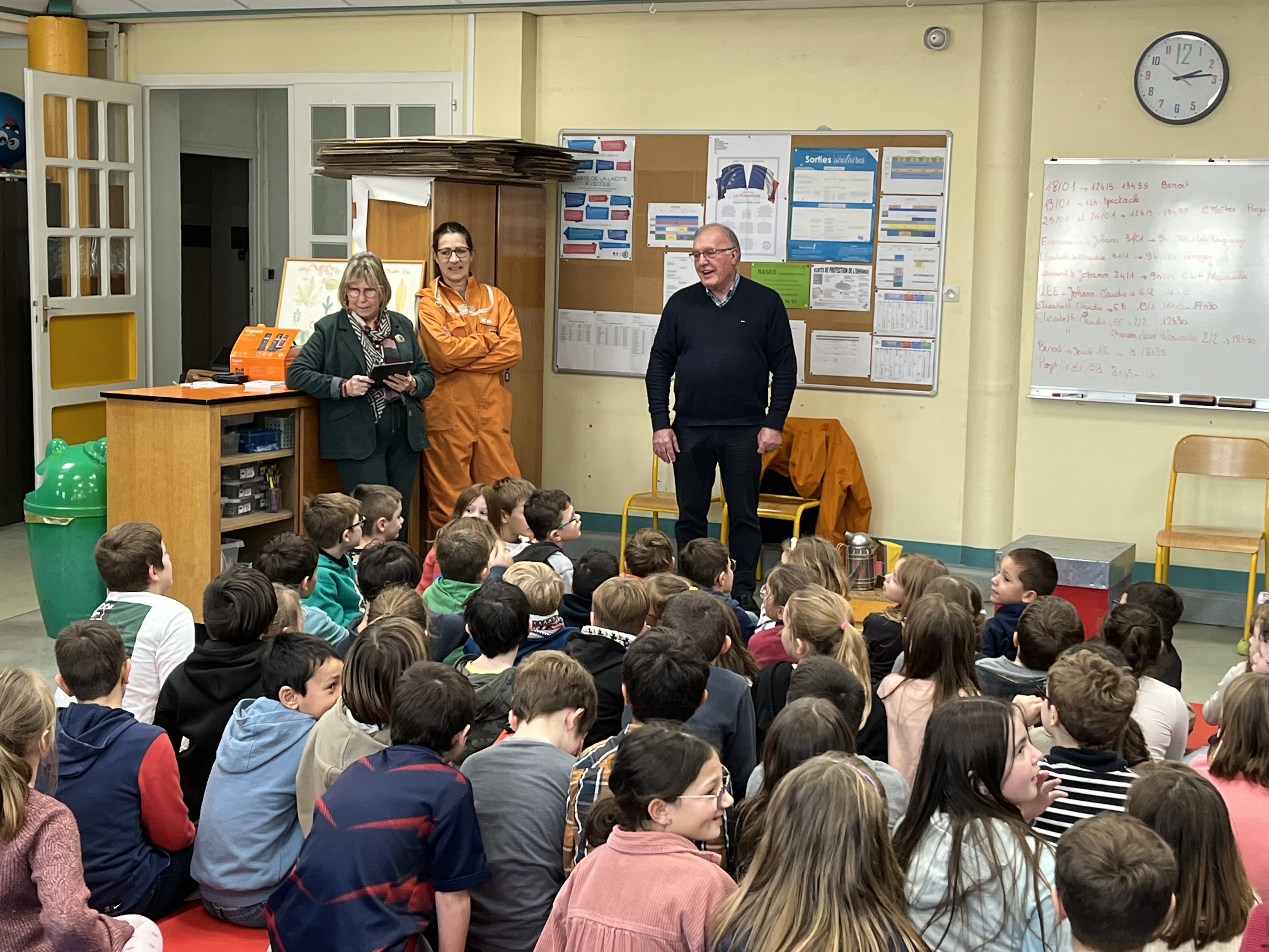 Miel à l_école.jpeg