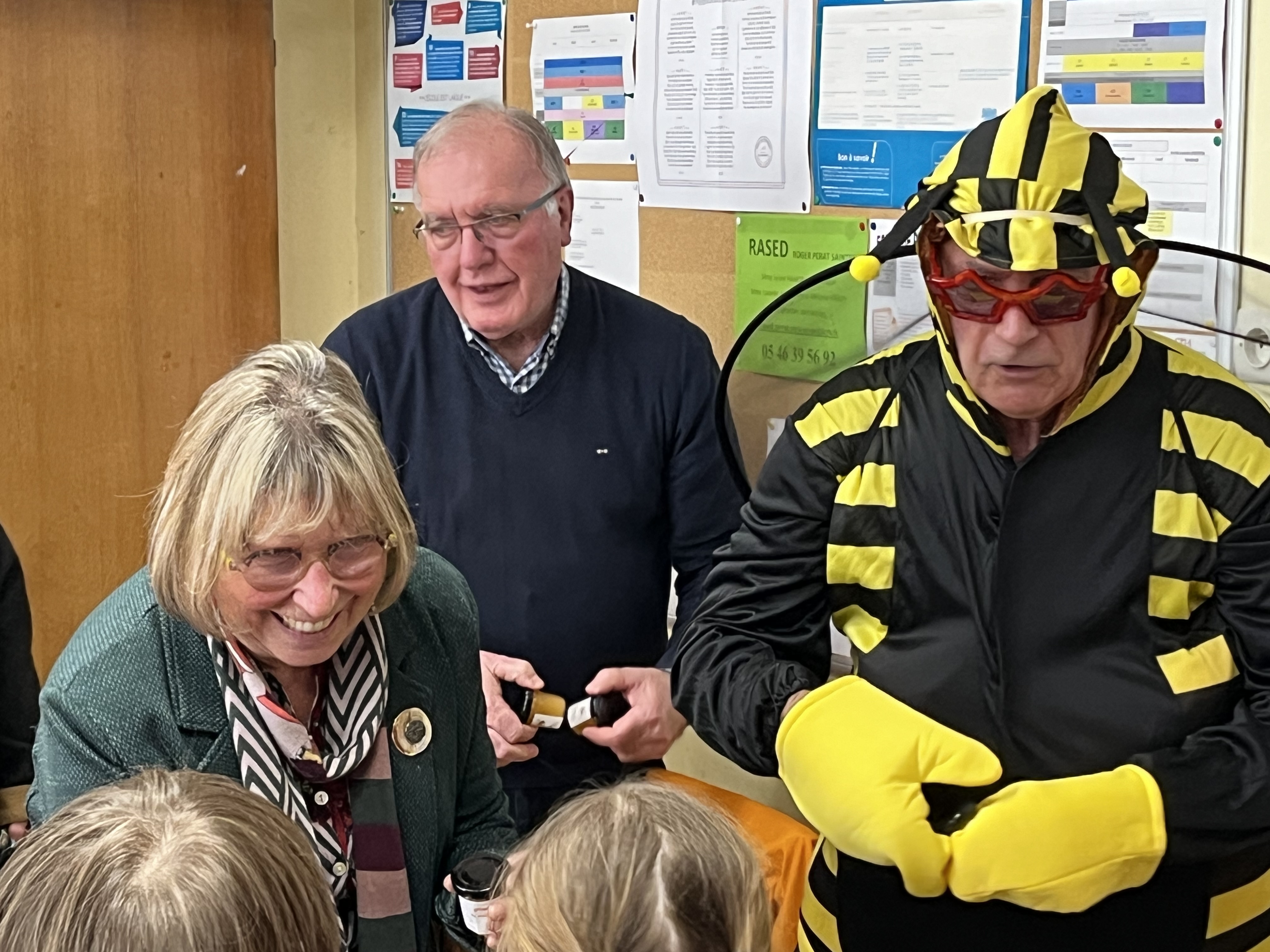 Miel à l_école 2.jpeg