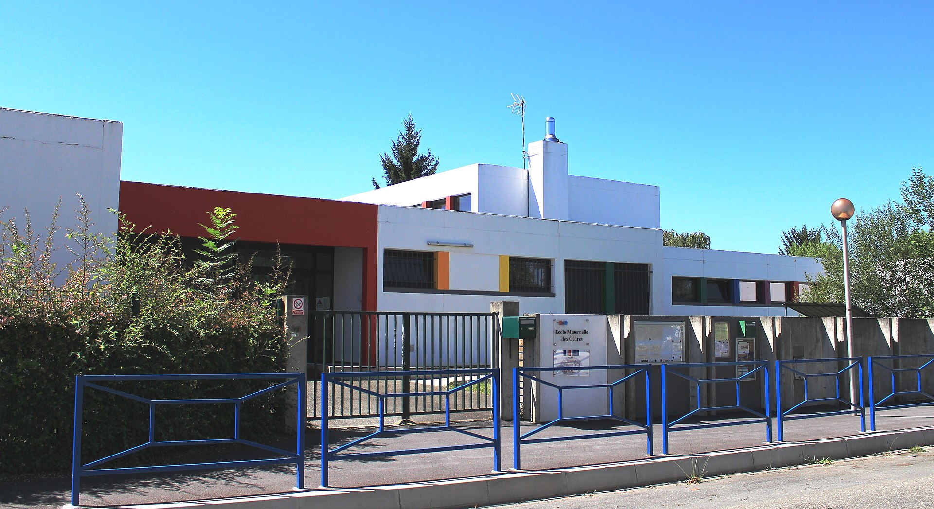 École_d_Aureilhan_cèdres mater_1.jpg