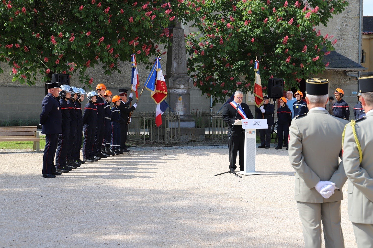 8mai4.jpg