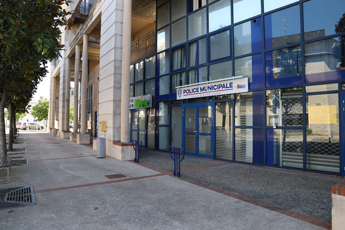 poste-police.jpg