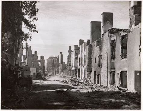 Mortain après le bombardement