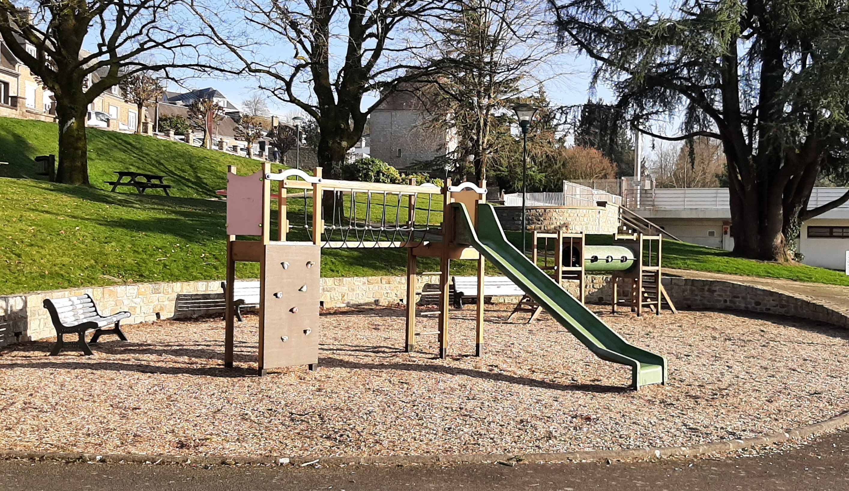aire de jeux parc Louis Hourdin.jpg