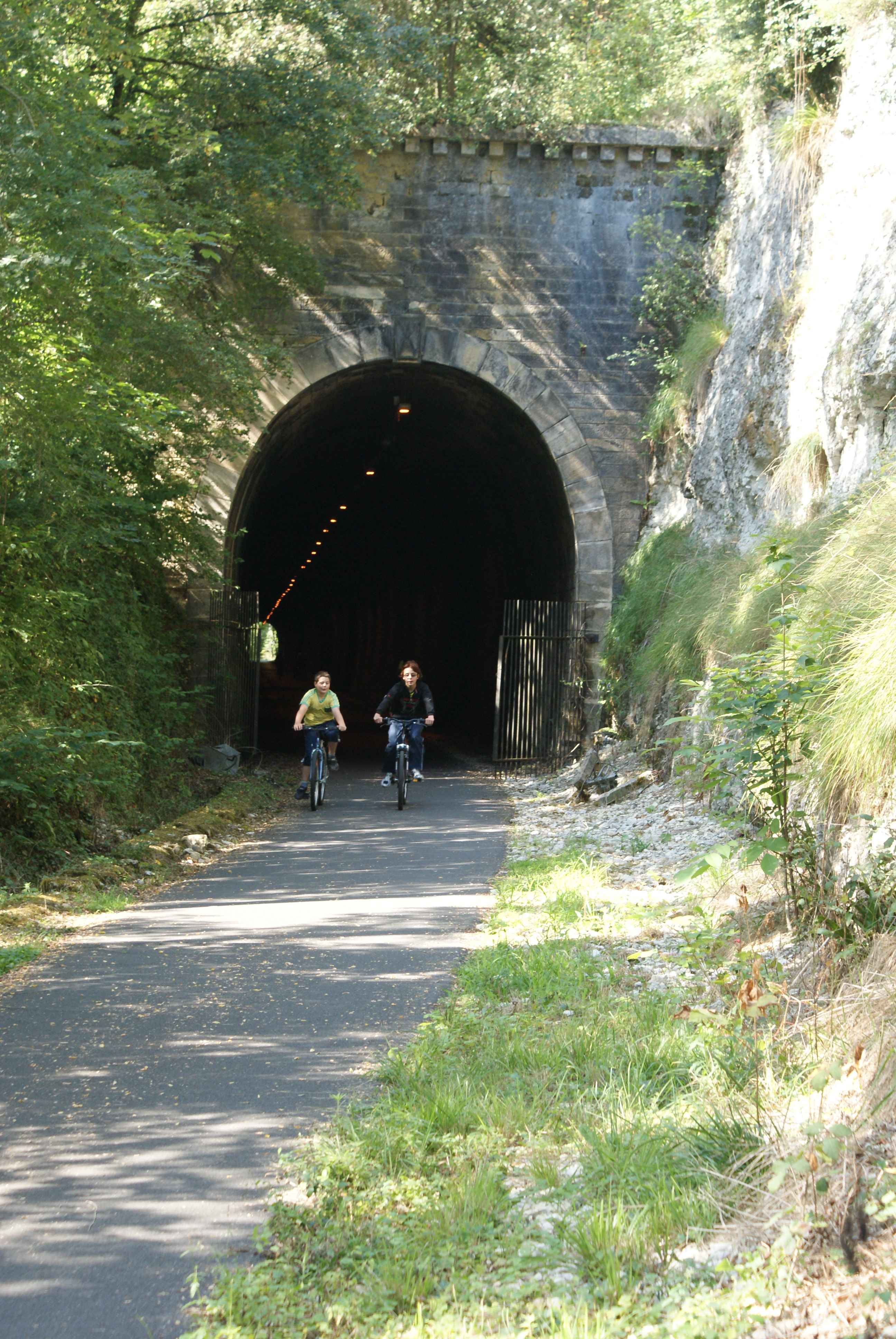 Tunnel 1.jpg