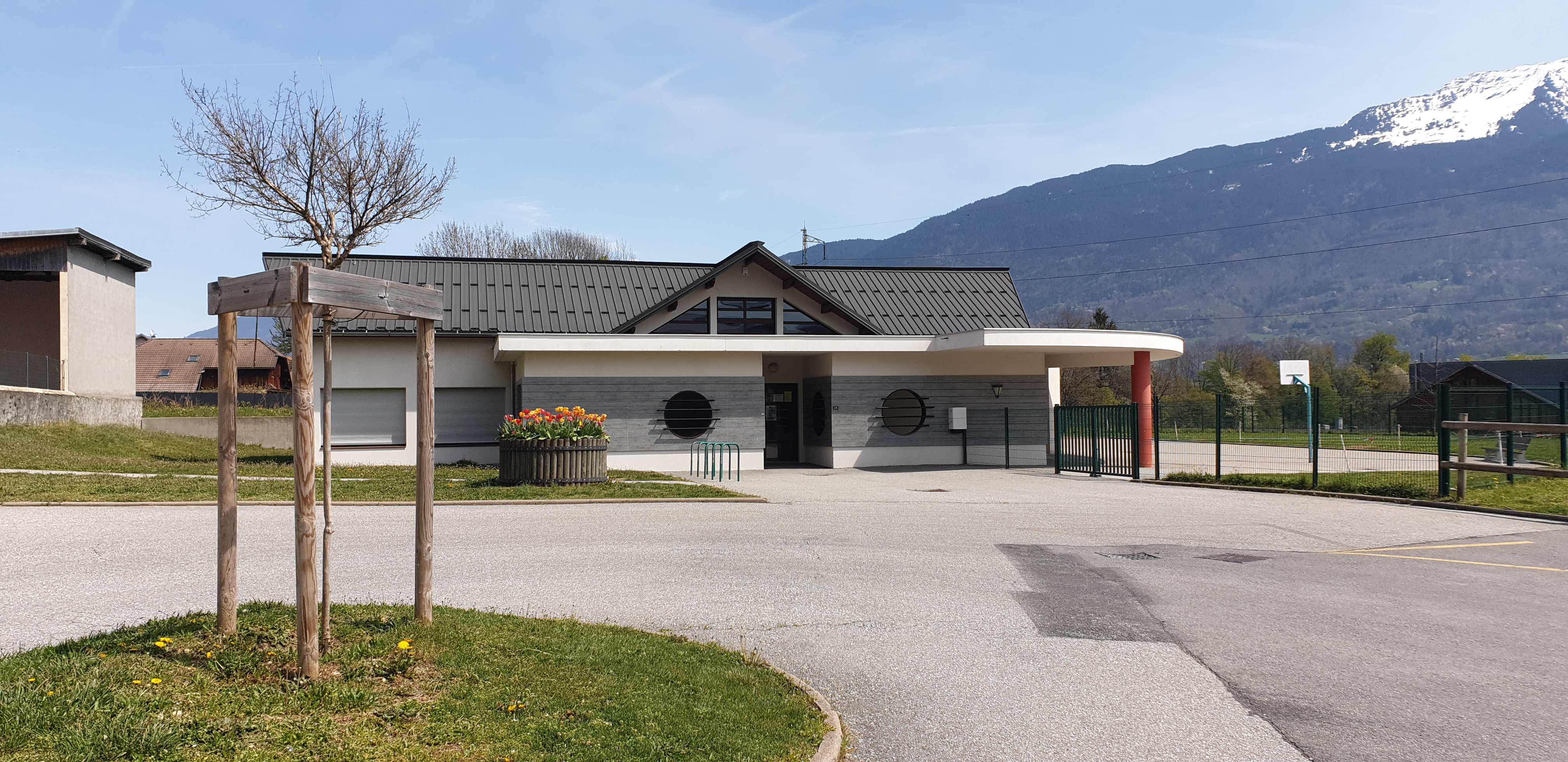 ECOLE.jpg