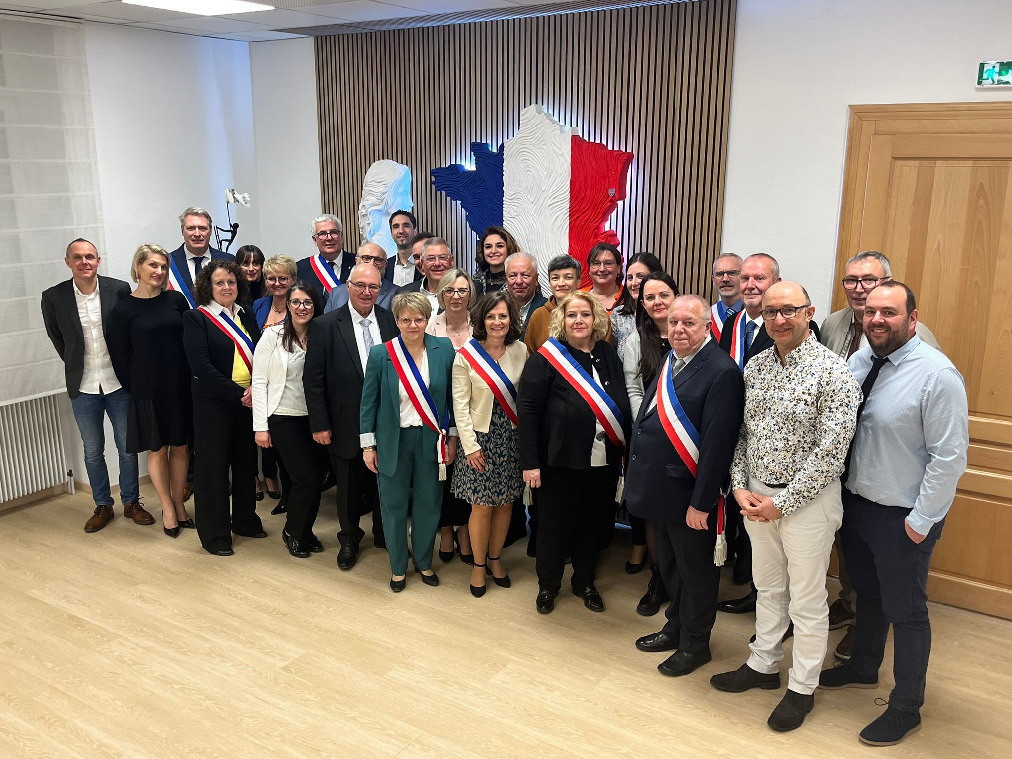 PHOTO-2026-04-28-19-45-28 GP. MAIRIE.jpg