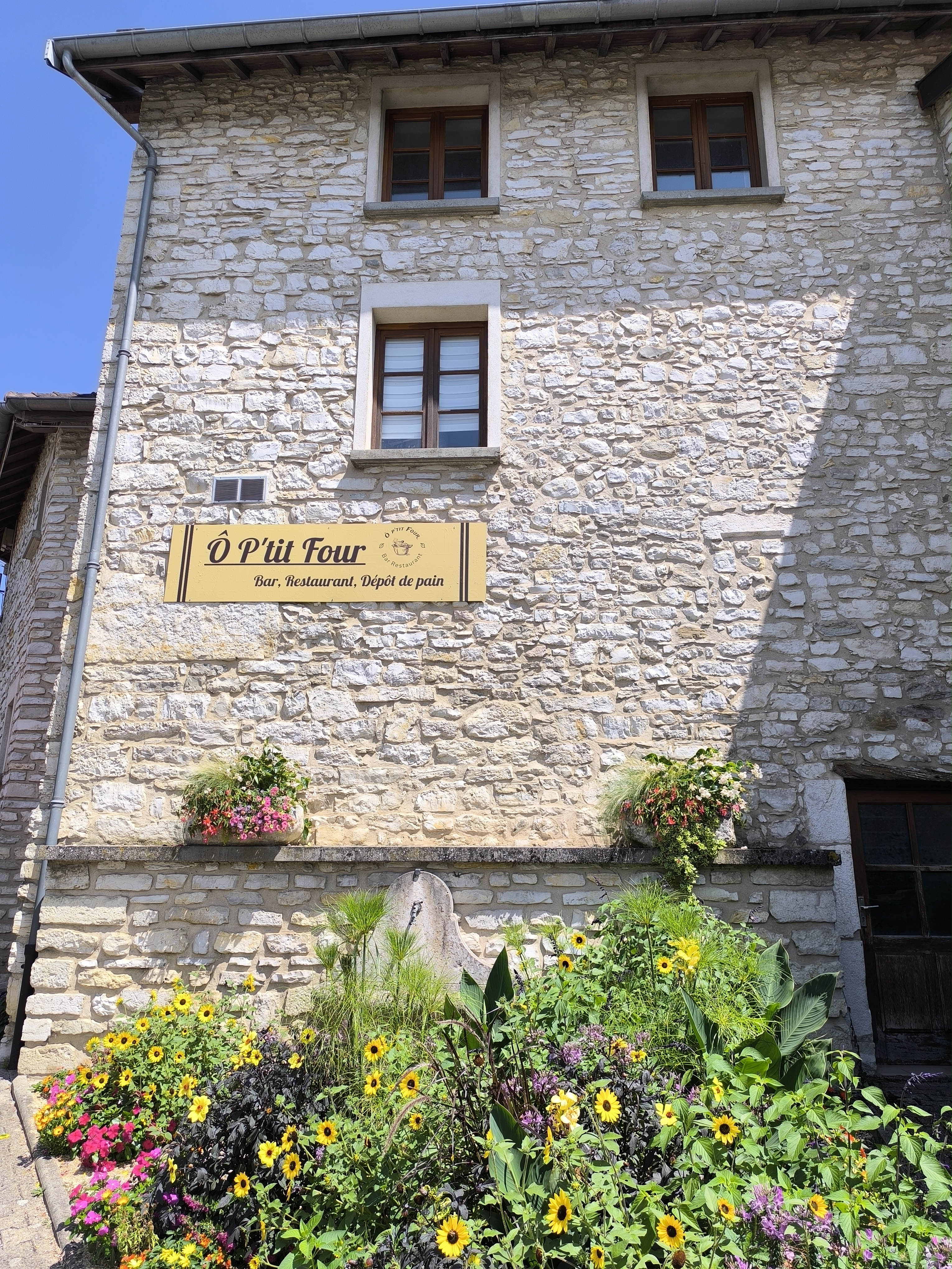 bar_restaurant_O P_tit Four_Creys-Mépieu _1_.jpg
