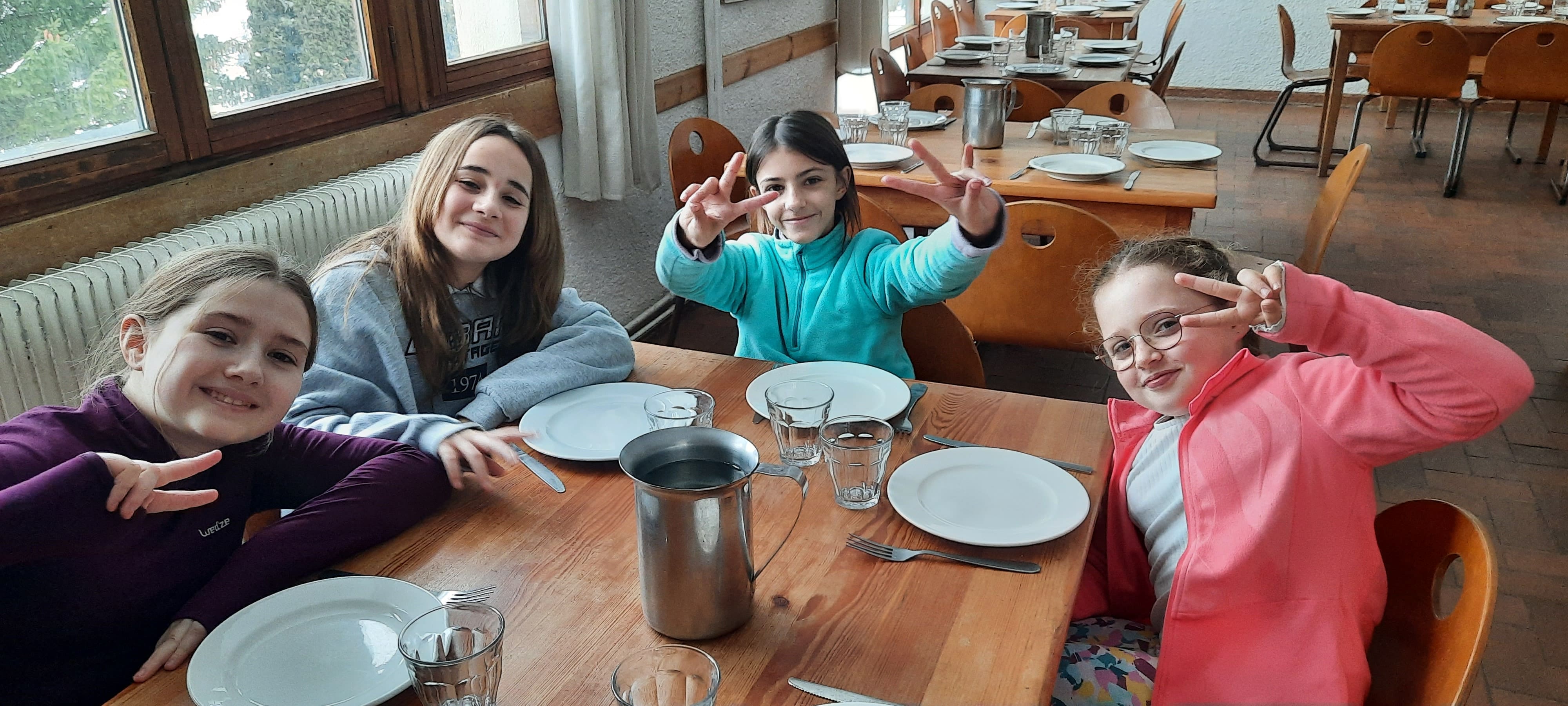 01-27_classe_de_neige_2025_repas5©SP.jpg