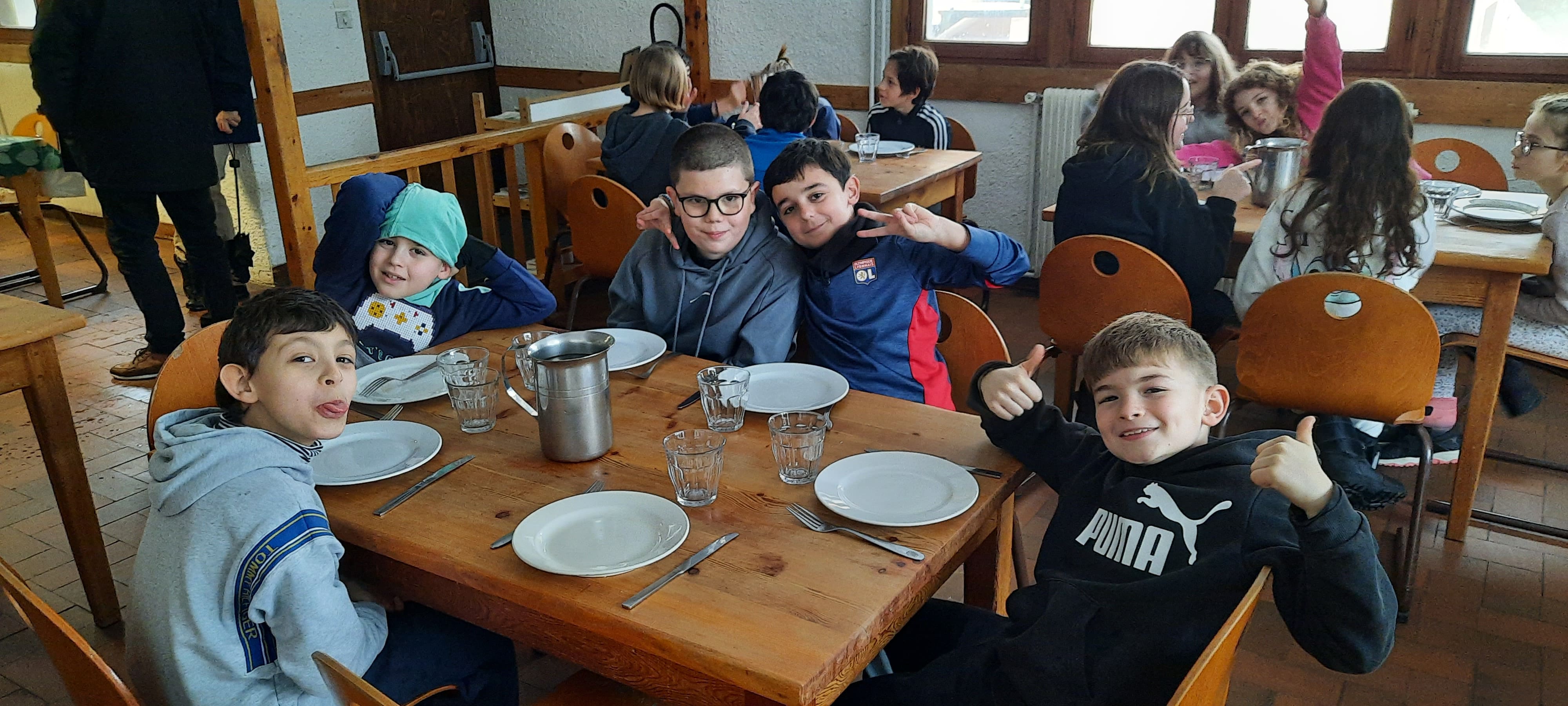 01-27_classe_de_neige_2025_repas4©SP.jpg