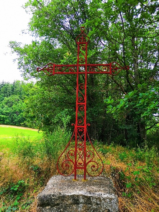 croix rouge en fer.jpg