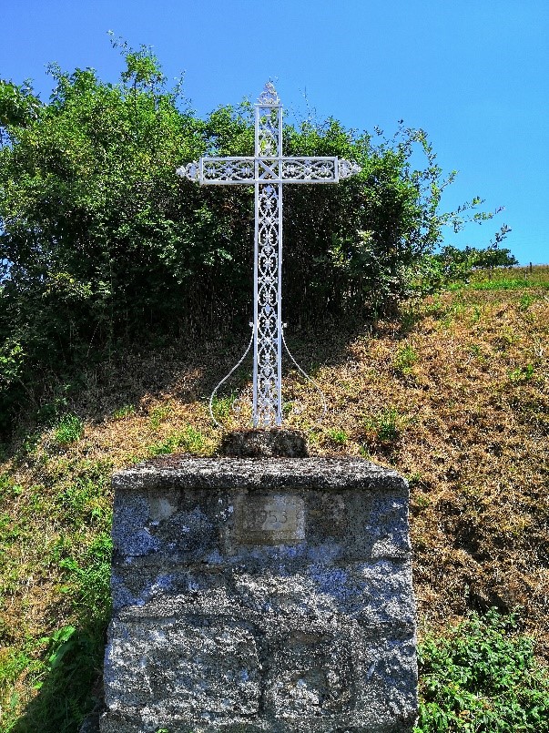 croix St Laurent de Vaux.jpg