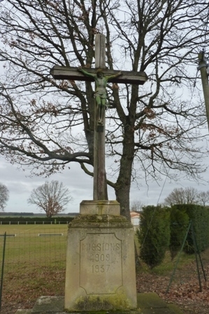 La Croix de Mission route de Lavoux5.jpg