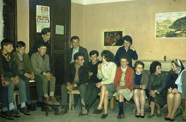 Foyer des Jeunes de Jardres 2.jpg