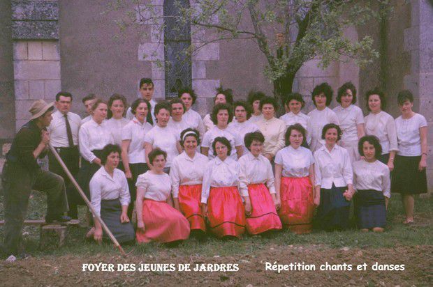 Foyer des Jeunes de Jardres 9.jpg