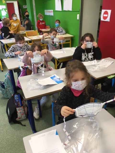 Enfants masques école