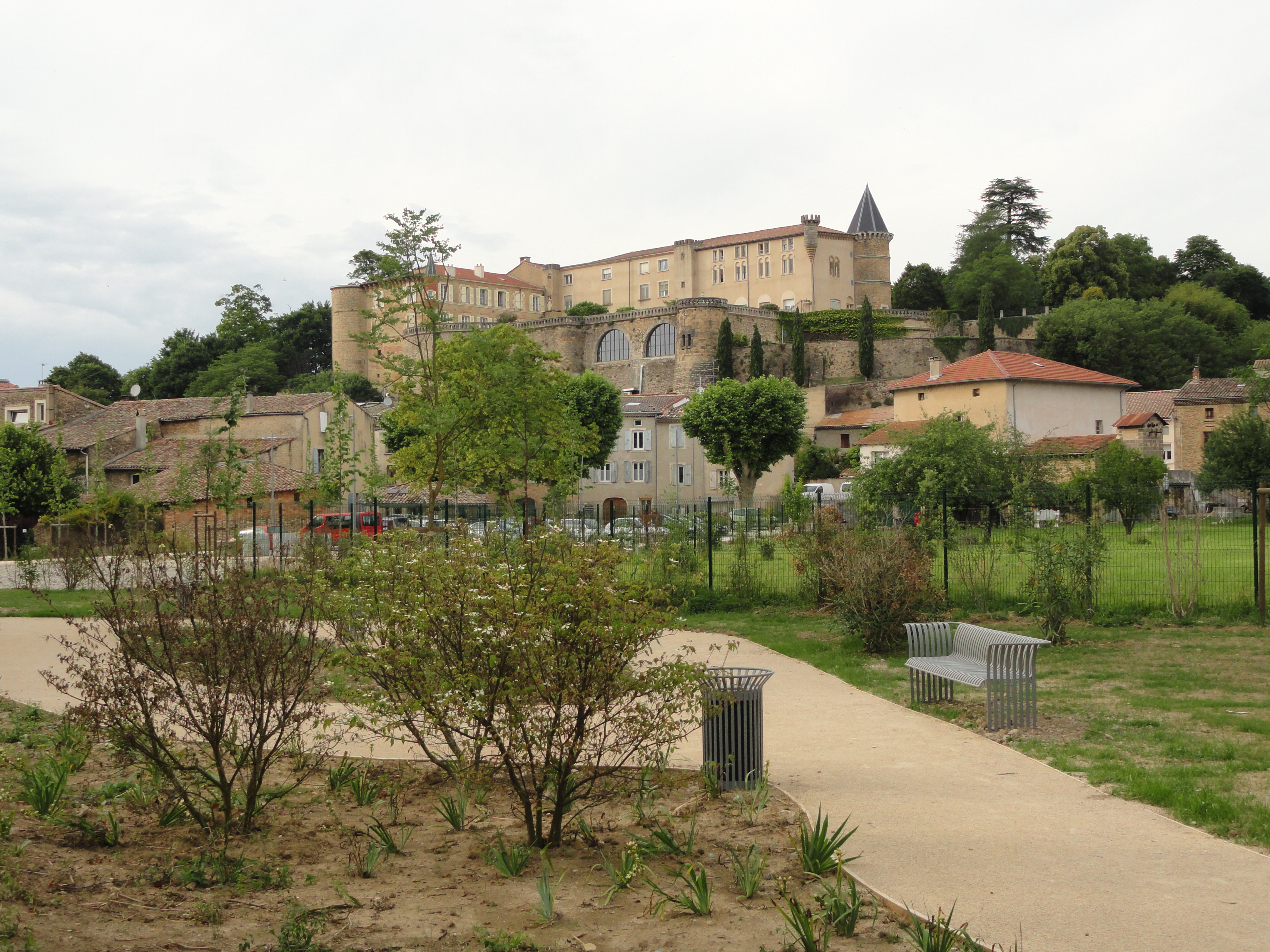 Chateau vu du Pétochin