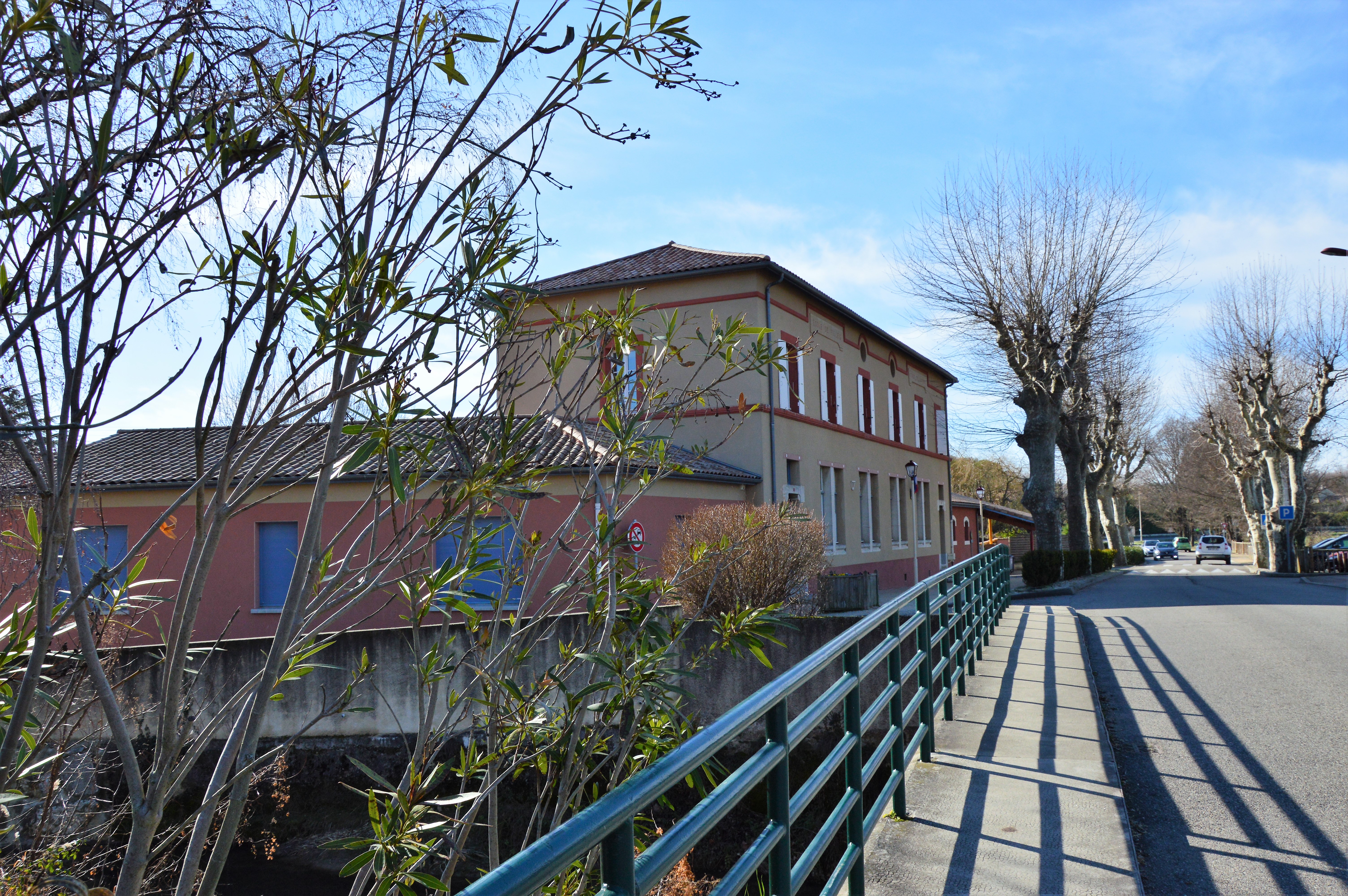 Ecole vue du pont