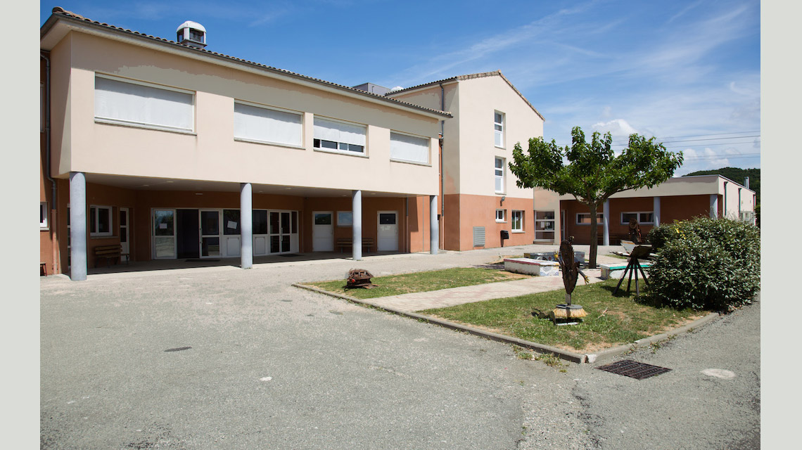 Lycée Val de Drôme cour.jpg