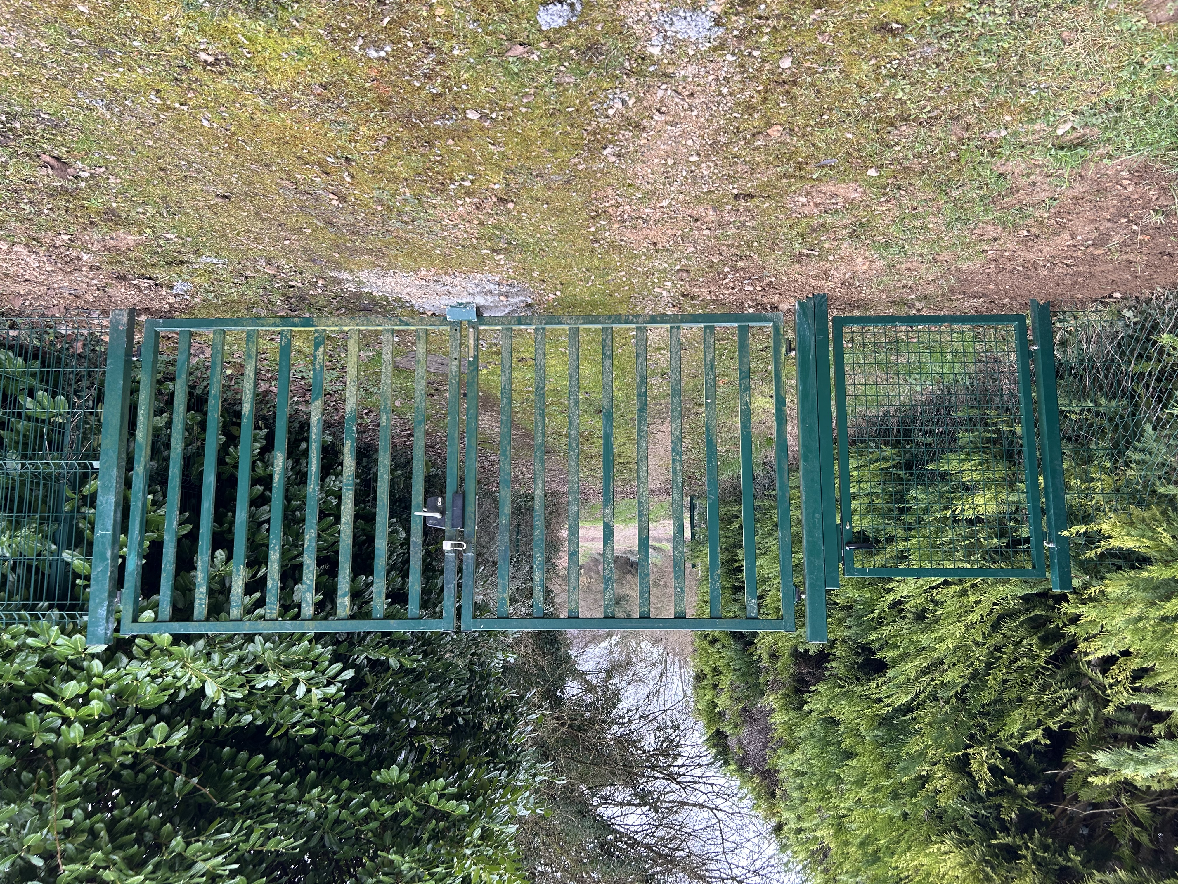 portillon etang ecole.jpeg