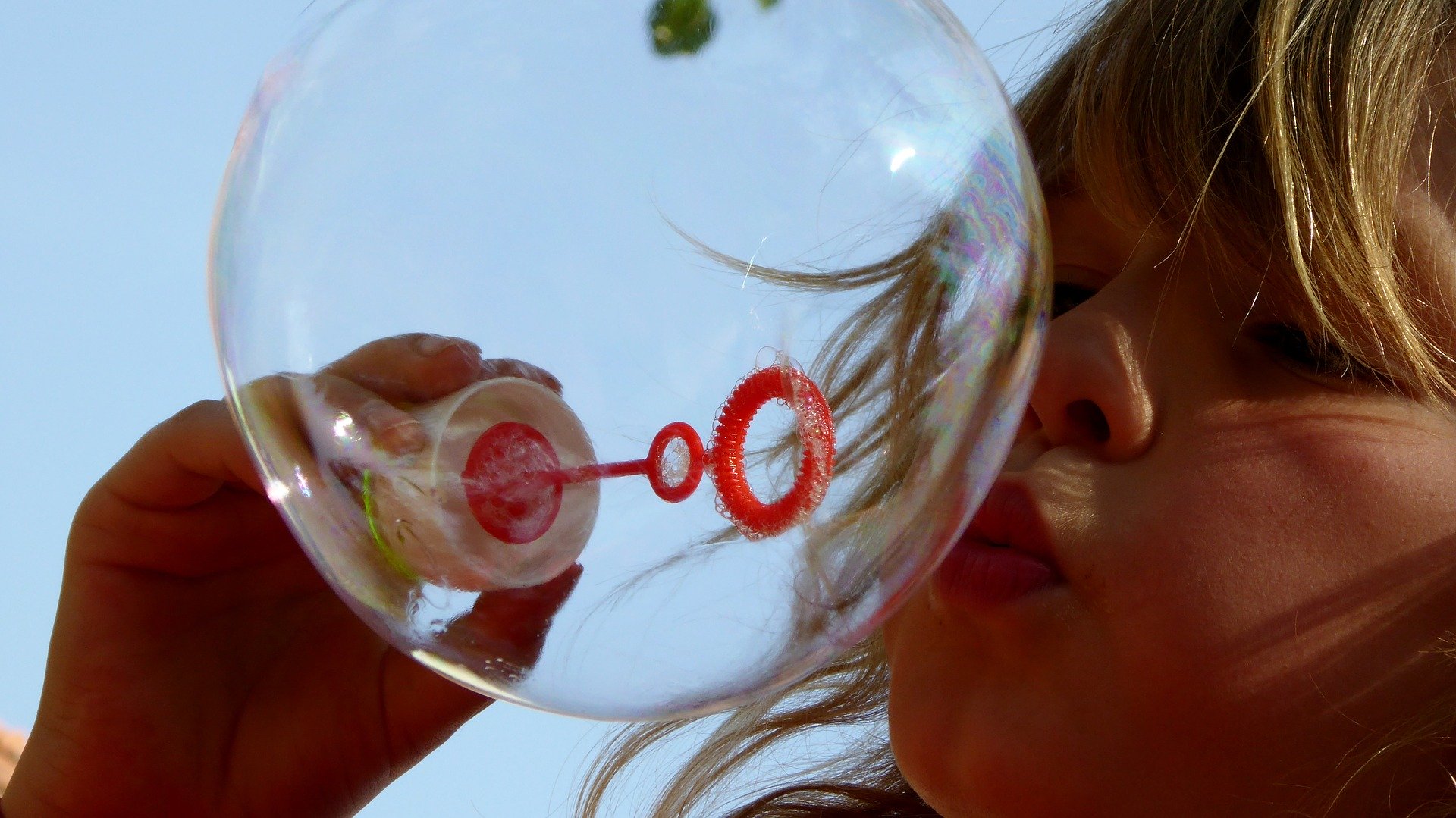 soap-bubbles-870342_1920.jpg