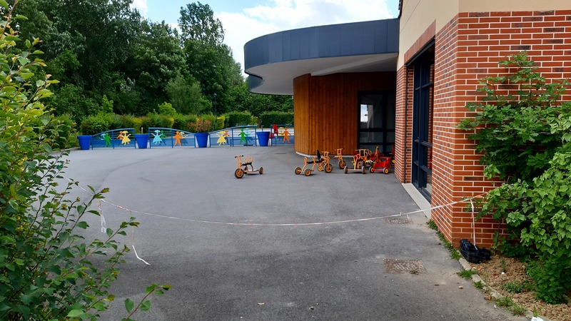 école la cour de récréation.jpg