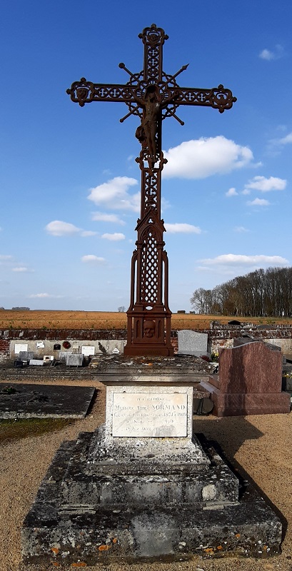 calvaire du cimetière.jpg