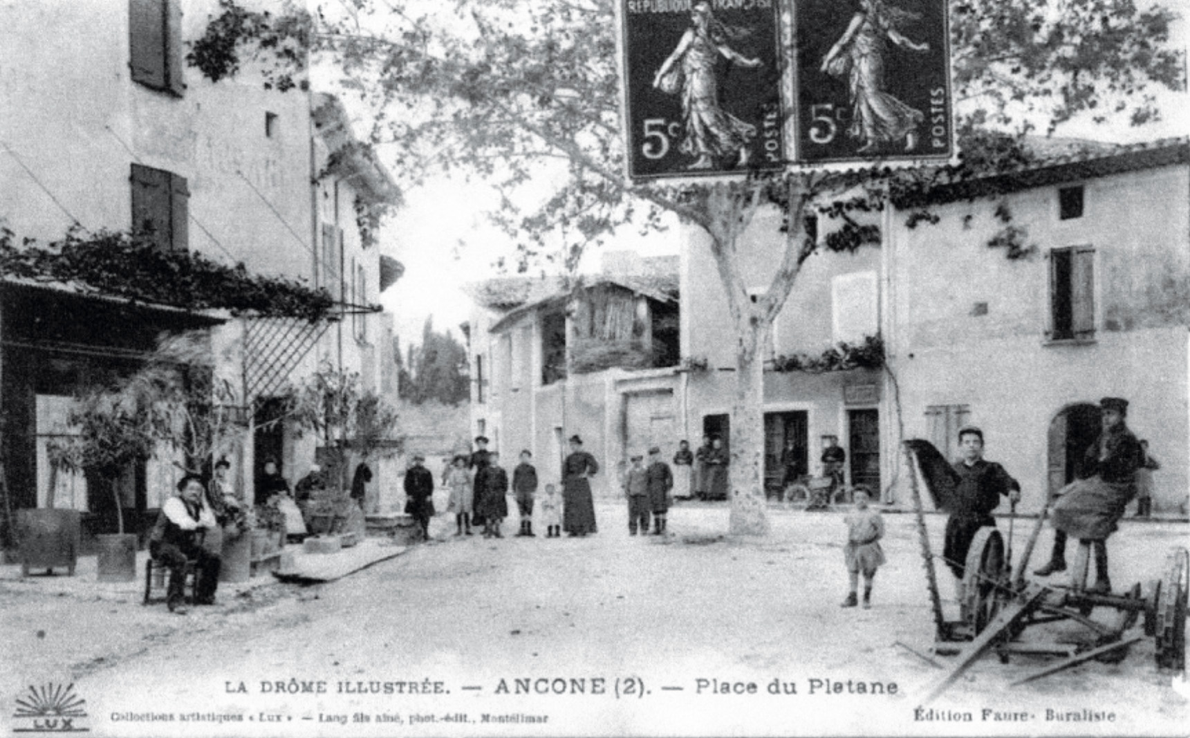 place des platanes.jpg